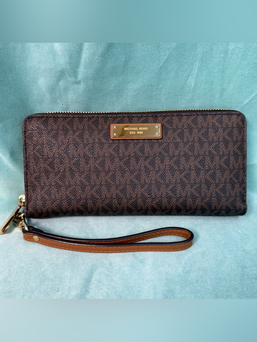 Michael Kors Jet Set Travel Large Logo Continental Wristlet
